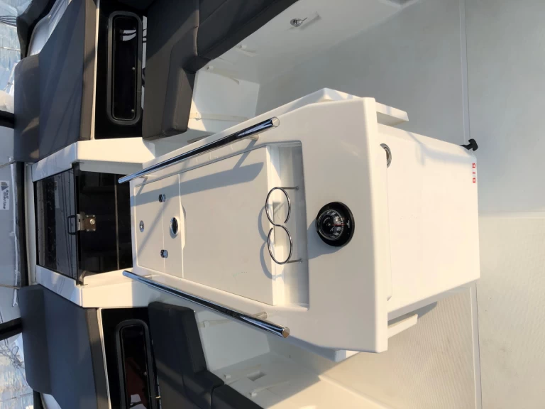 Barca a vela a noleggio a Álimos al miglior prezzo