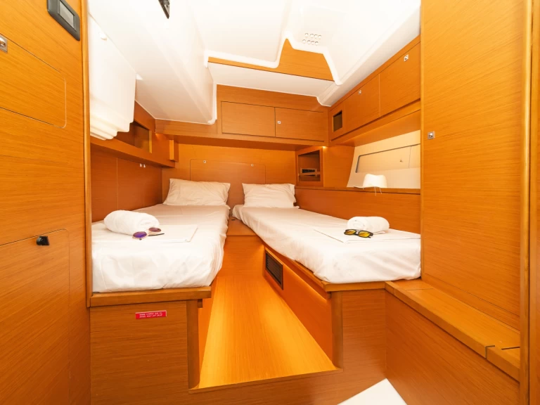 Dufour Dufour 530 da affittare a  Álimos