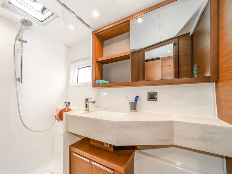 Noleggio Catamarano Lagoon con patente nautica