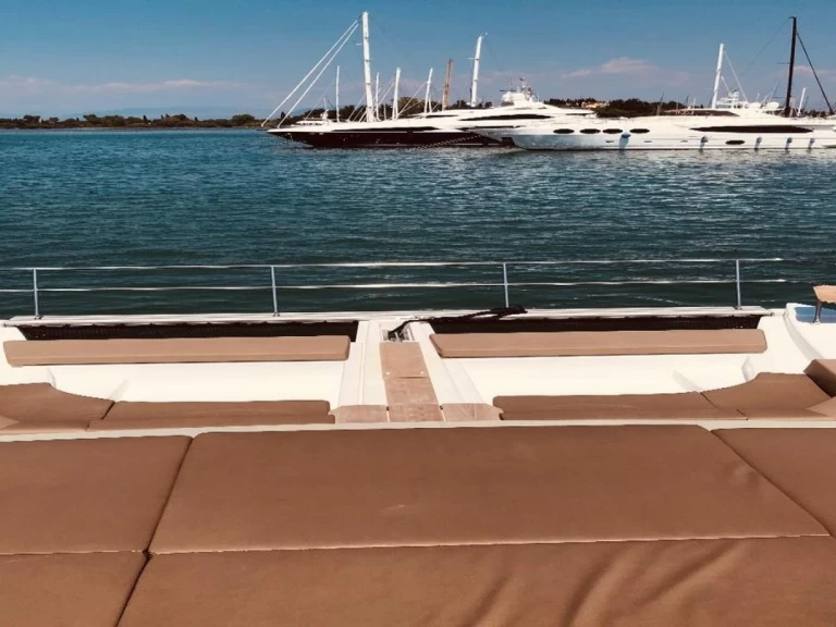 Barca a motore a noleggio a Lefkáda al miglior prezzo