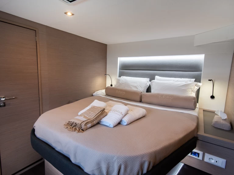 Noleggio Catamarano Fountaine Pajot con patente nautica