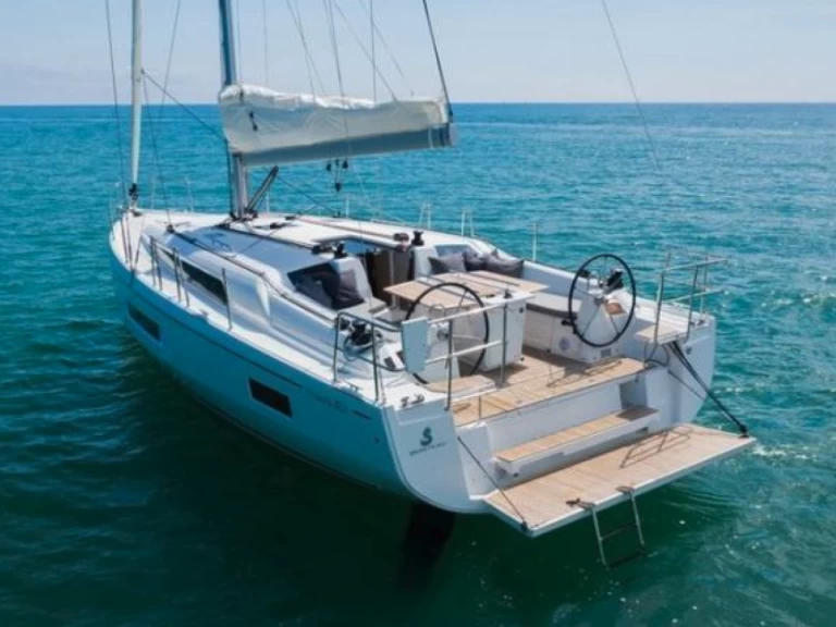Noleggiare una Bénéteau OCEANIS 40.1 POLEMAS a Toulon