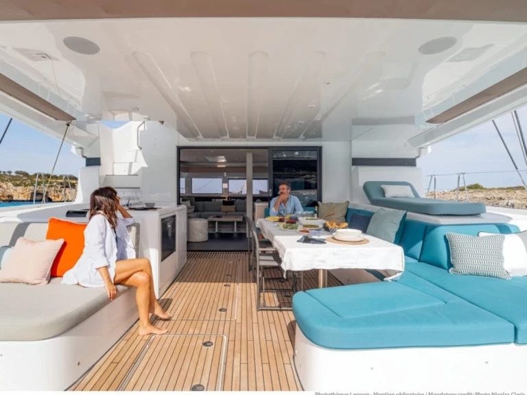 Noleggiare una Lagoon Lagoon 55 a Ellinikó