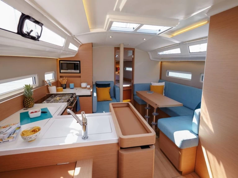Jeanneau Sun Odyssey 410 da affittare a  Saint-Mandrier-sur-Mer