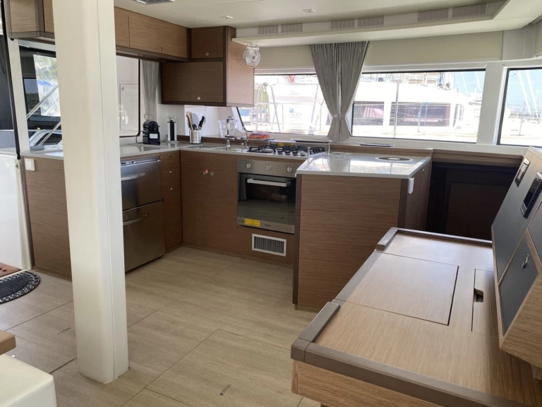 Noleggio Catamarano con o senza skipper Lagoon a Cugnana Verde