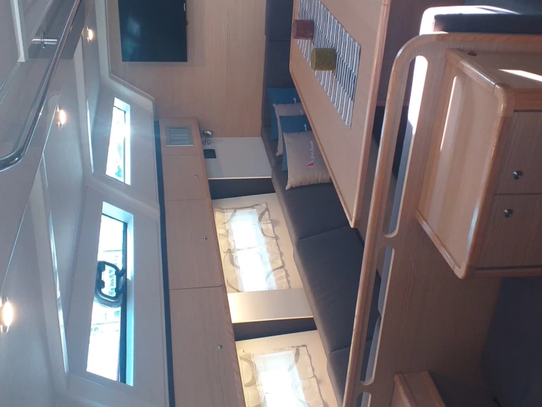 Barca a vela a noleggio a Trogir al miglior prezzo