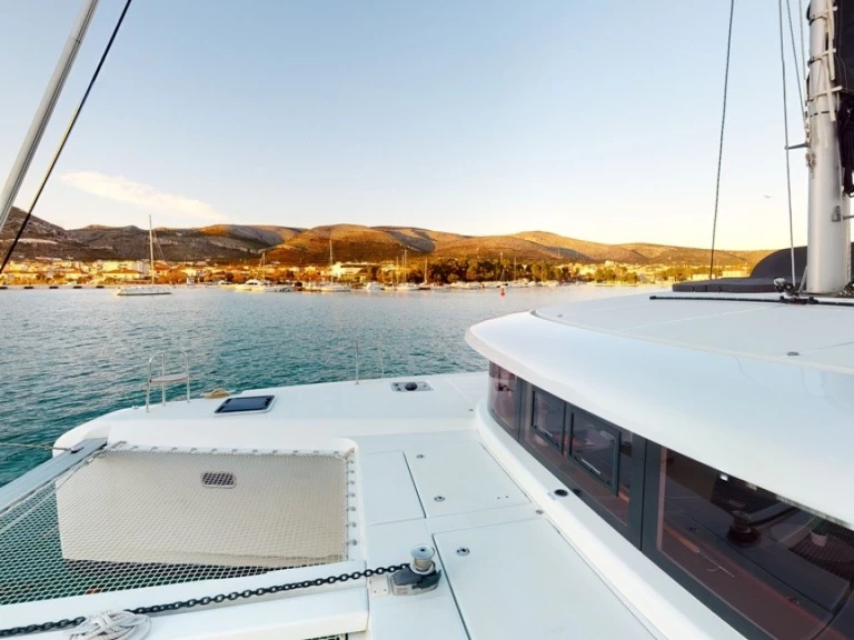 Noleggio Catamarano con o senza skipper Lagoon a Trogir