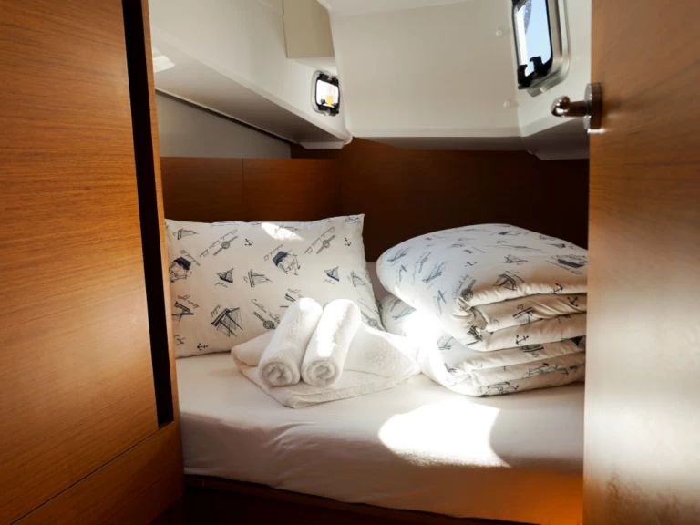 Barca a vela a noleggio a Pirovac al miglior prezzo