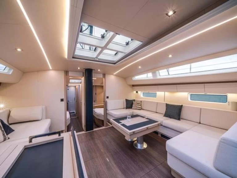 Barca a vela a noleggio a Lávrio al miglior prezzo