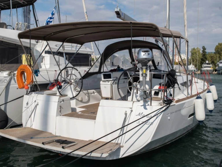 Noleggiare una Jeanneau Sun Odyssey 449 a Álimos
