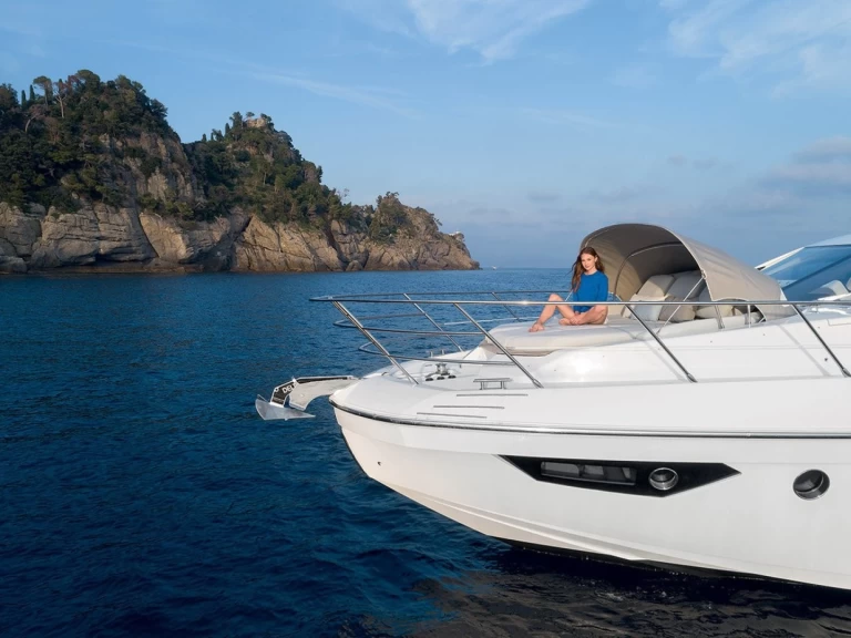 Yacht di lusso a noleggio a Castelli al miglior prezzo