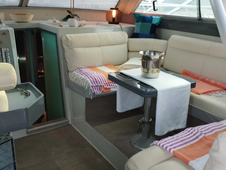 Noleggiare una Ferretti 34 a Cannes