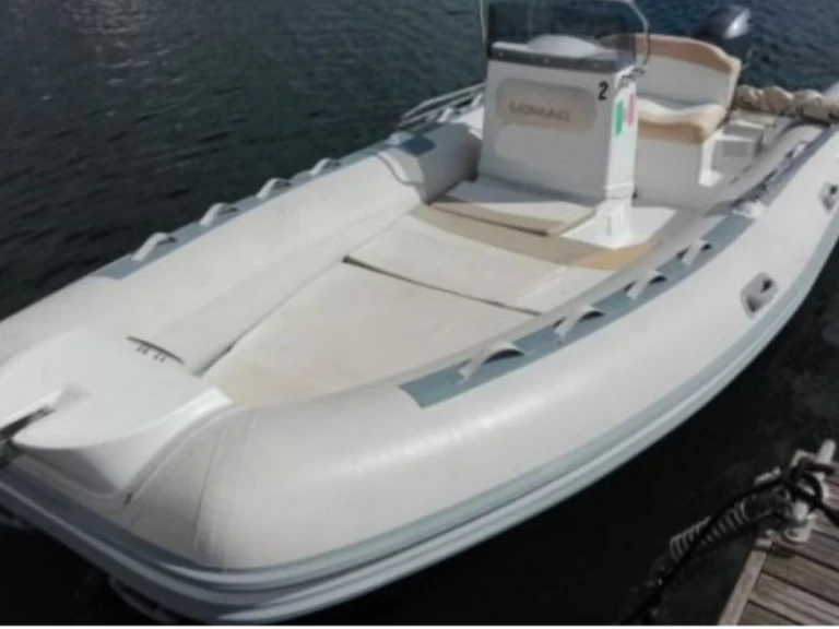 Gommone a noleggio a Cagliari al miglior prezzo