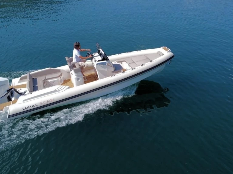 Noleggio Gommone Lomac con patente nautica