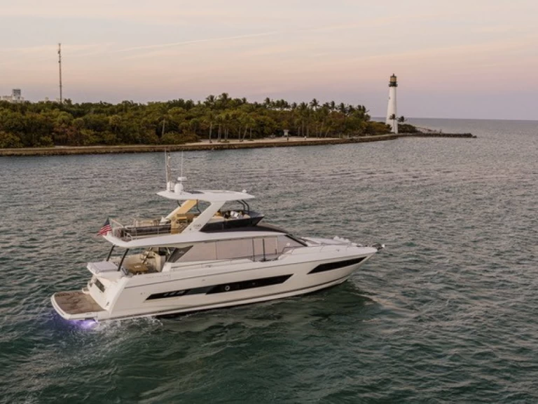 Prestige Yachts Prestige 690 da affittare a  Zara