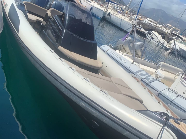 Noleggio Gommone Lomac con patente nautica
