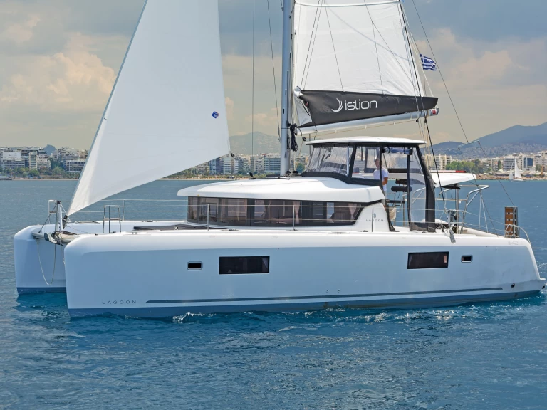 Noleggio barche Lagoon Lagoon 42 a Lávrio su Samboat