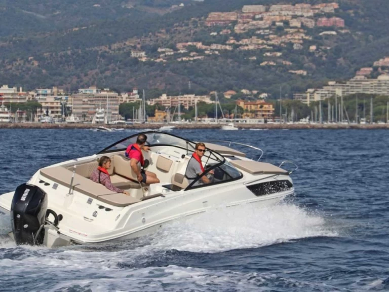 Noleggio Barca a motore Bayliner con patente nautica