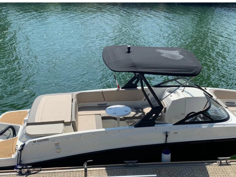 Bayliner VR6 da affittare a  Cannes