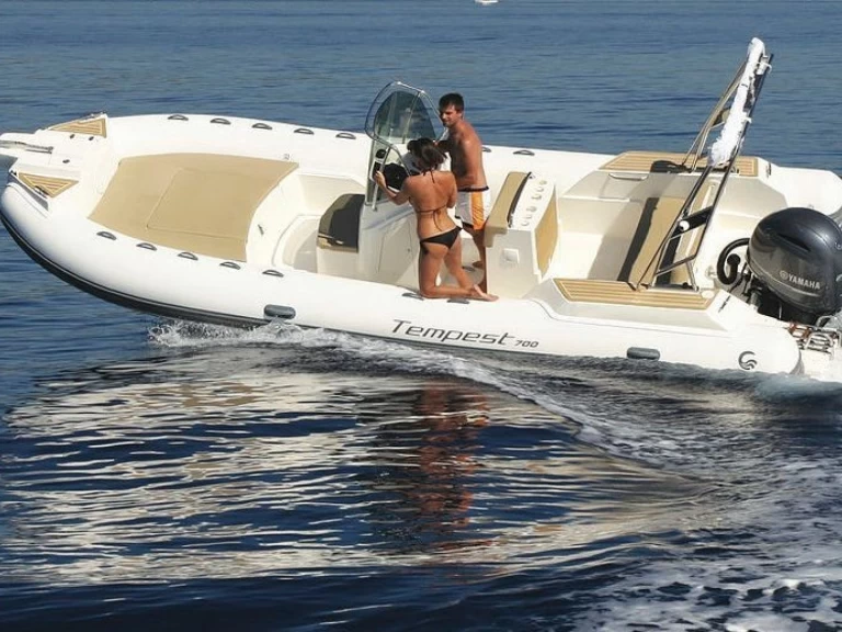 Noleggiare una Capelli Tempest 700 a Marsiglia