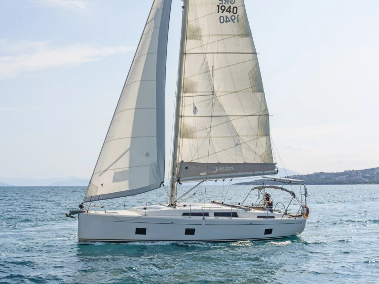 Noleggiare una Hanse Hanse 418 a Lávrio