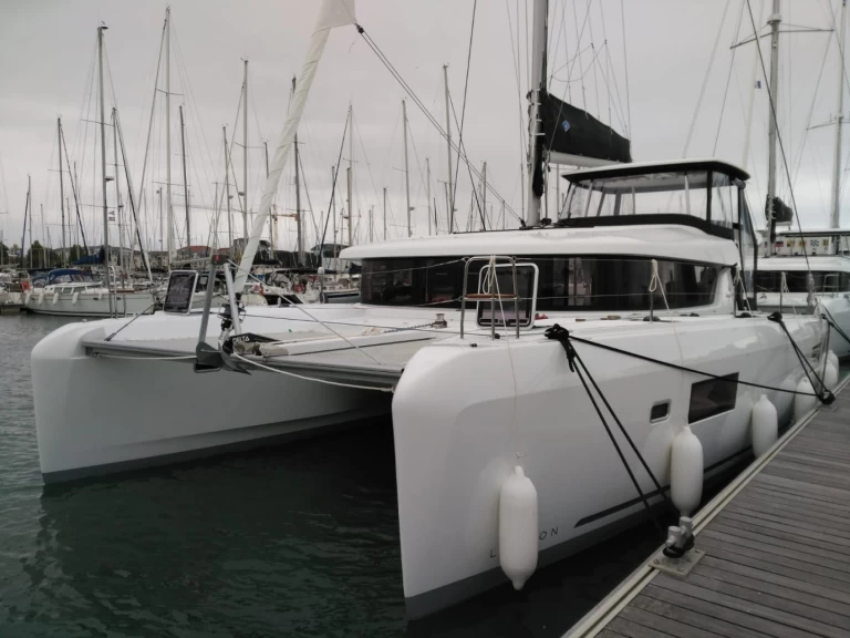 Noleggio Catamarano Lagoon con patente nautica