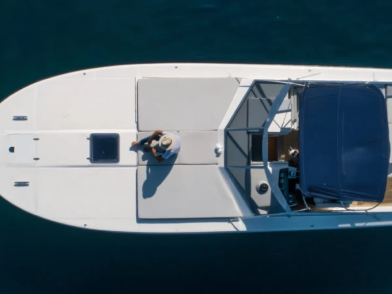 Noleggio Barca a motore con o senza skipper Itama a Sorrento