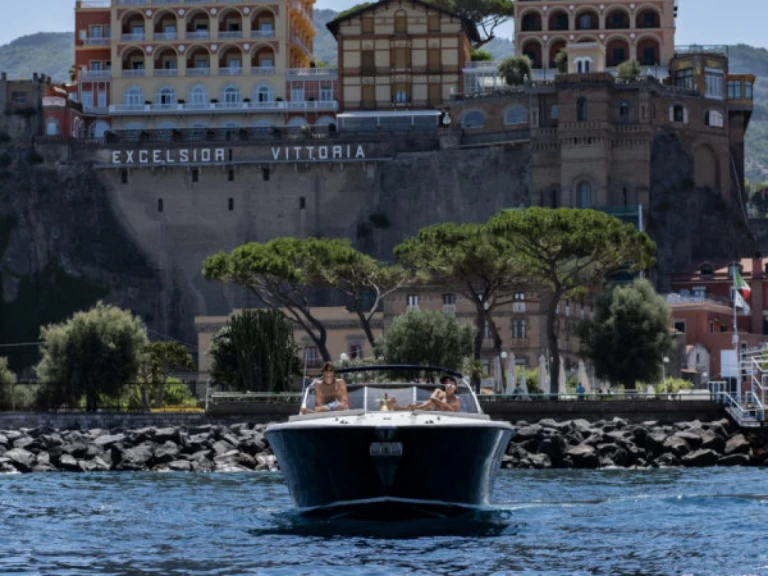 Noleggio Barca a motore Itama con patente nautica