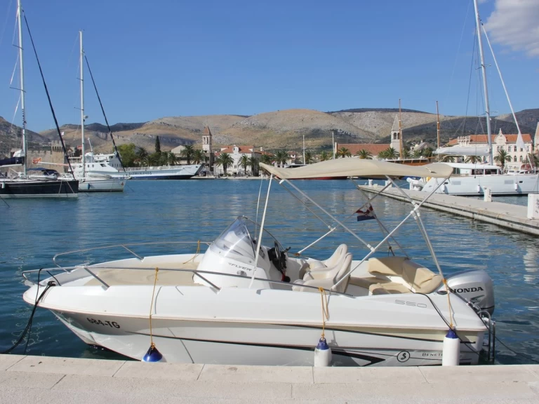 Noleggio Barca a motore Bénéteau con patente nautica