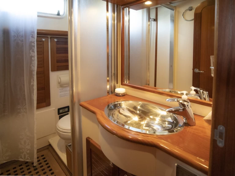 Noleggio Houseboat Menorquin-Yachts con patente nautica