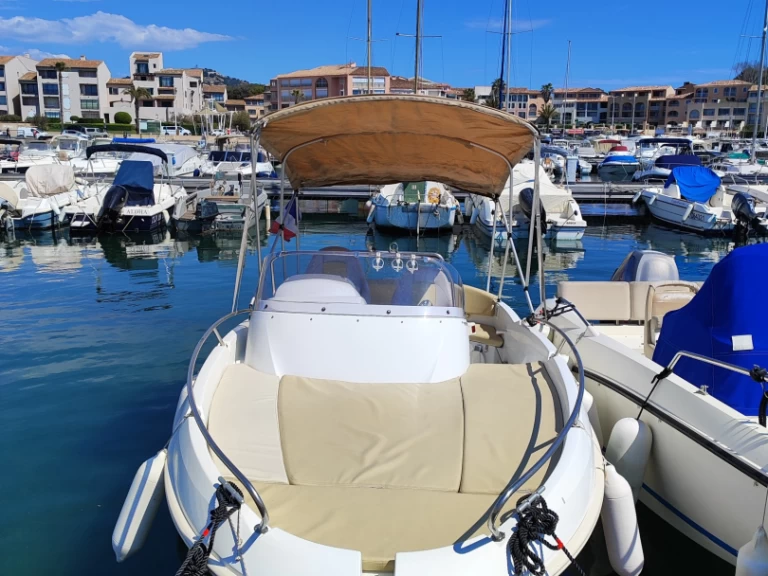 Noleggio Barca a motore con o senza skipper Bénéteau a Six-Fours-les-Plages