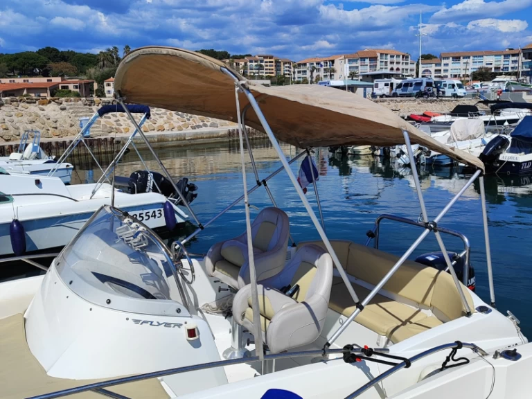 Noleggio Barca a motore Bénéteau con patente nautica