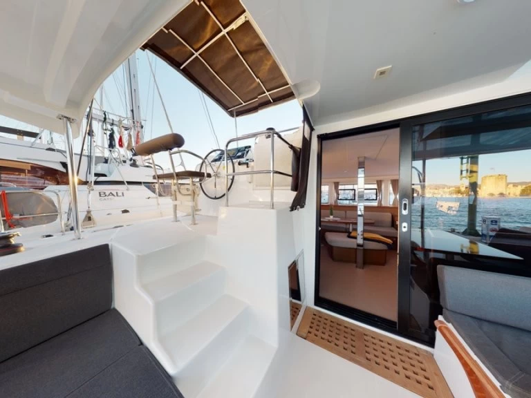 Catamarano a noleggio a Rogosnizza al miglior prezzo