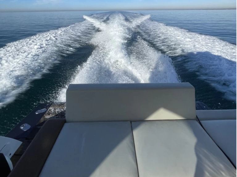 Barca a motore a noleggio a Nettuno al miglior prezzo