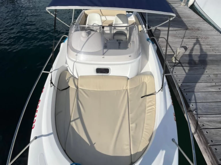 Noleggiare una Jeanneau Cap Camarat 715 WA a Les Trois-Îlets