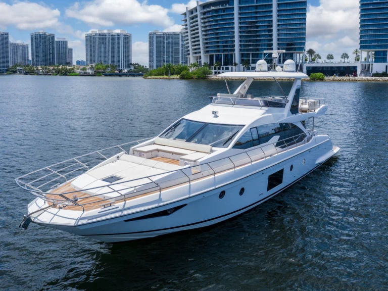 Noleggio Yacht di lusso Azimut con patente nautica