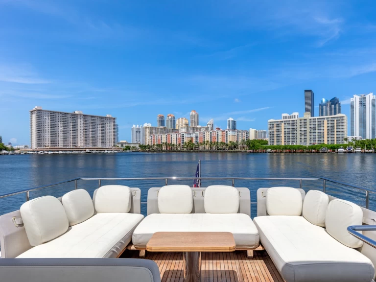 Noleggiare una Azimut Azimut 66 a Miami