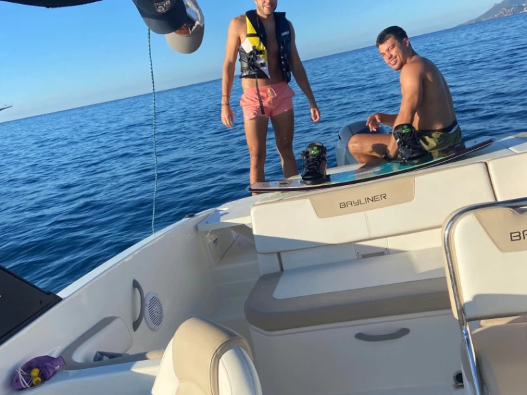 Noleggio Barca a motore Bayliner con patente nautica