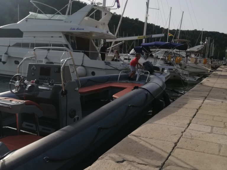 Noleggio Gommone Marlin Boat con patente nautica