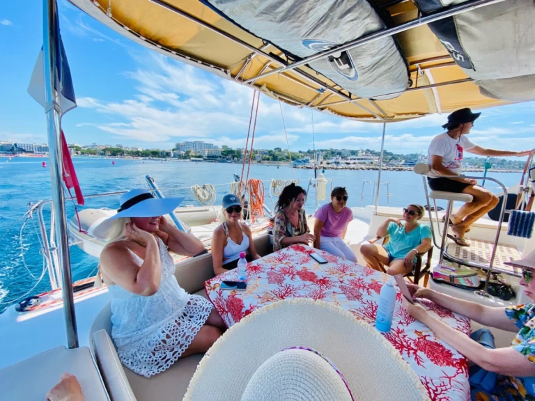 Catamarano a noleggio a Monaco-Ville al miglior prezzo
