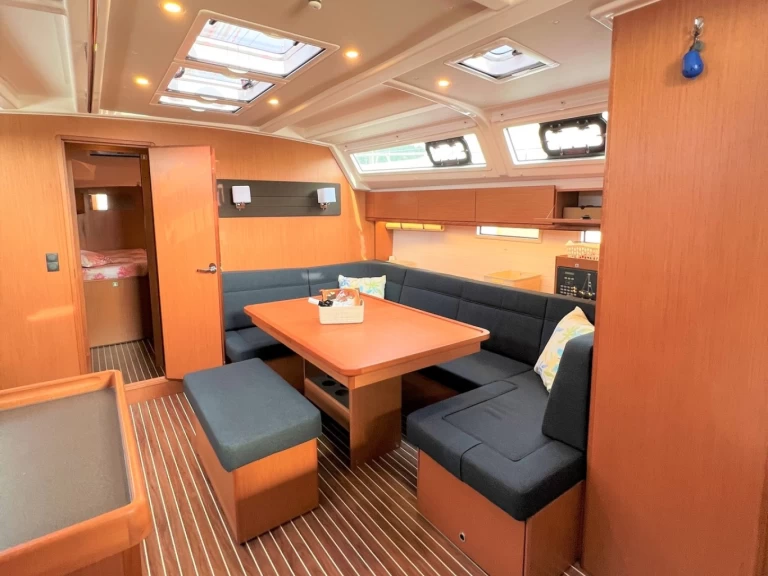 Barca a vela a noleggio a Spalato al miglior prezzo