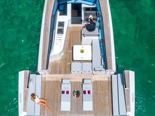 Noleggio Barca a motore con o senza skipper EVO Yachts a Bonifacio