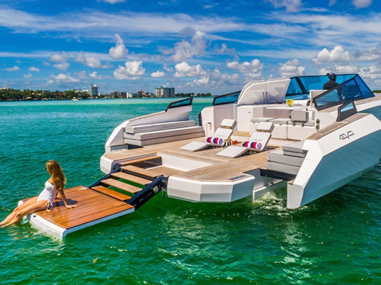 Noleggio Barca a motore EVO Yachts con patente nautica