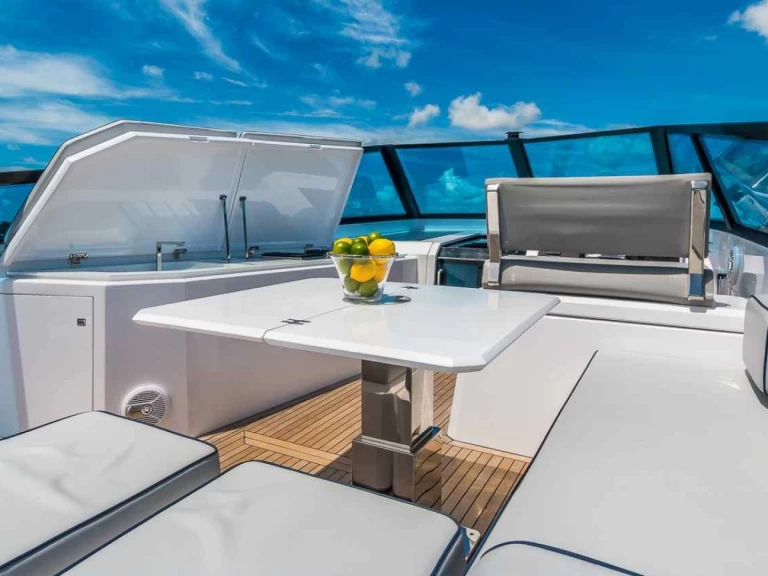 EVO Yachts R4 da affittare a  Bonifacio