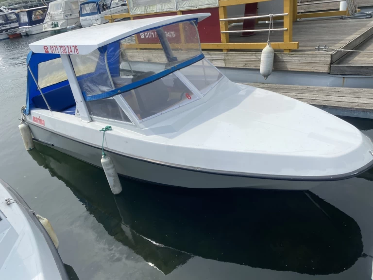 Noleggiare una Tagescharter Lotus a Waren (Müritz)