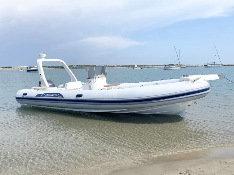 Noleggio Gommone a Port-Camargue – Capelli Tempest 750