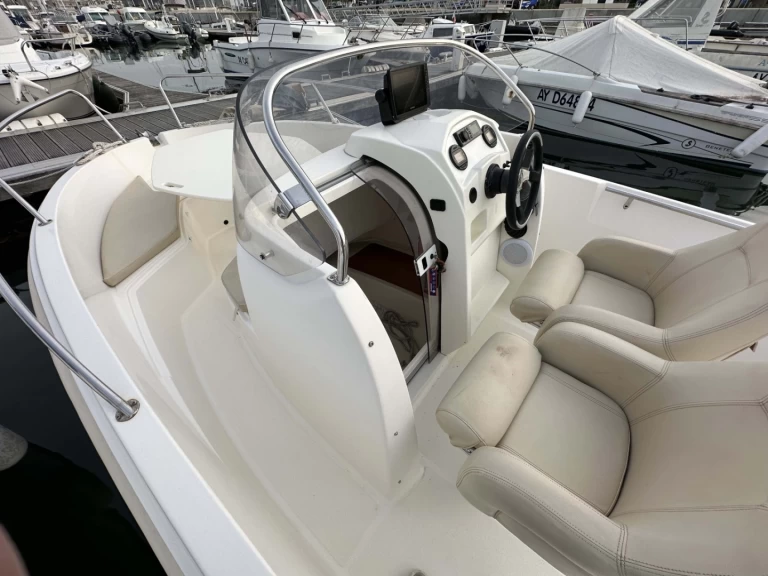 Noleggio barche Jeanneau Cap Camarat 555 Style a Quiberon su Samboat