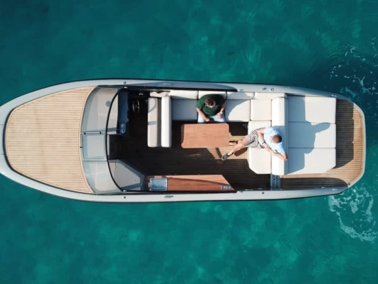 Barca a motore a noleggio a Porto-Vecchio al miglior prezzo