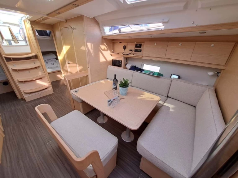 Noleggiare una Dufour Dufour 430 a Jezera