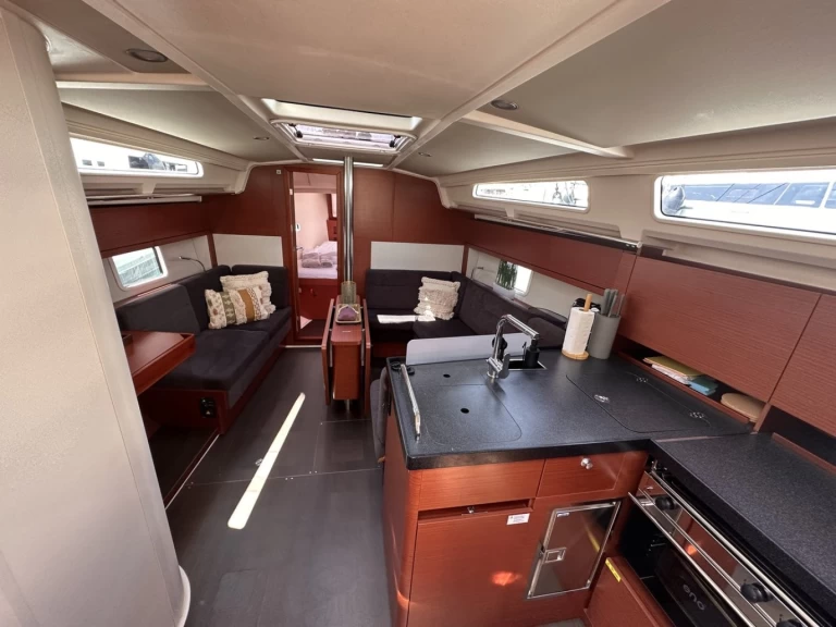 Noleggiare una Hanse Hanse 388 a Seget Donji